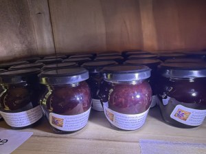 Confiture de cerises du jardin au safran